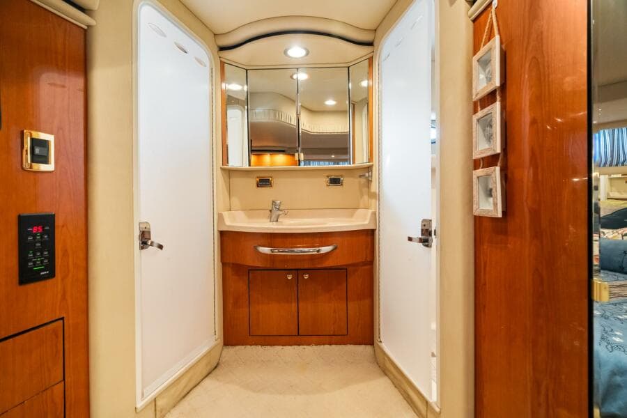 2001 Sea Ray 540 Cockpit Motor Yacht