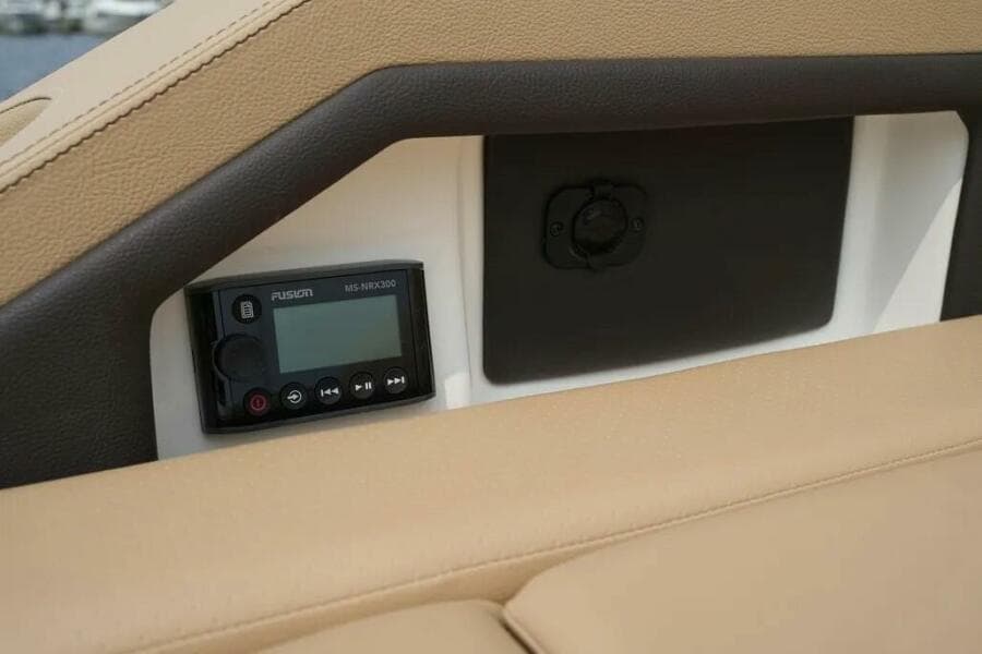 2023 Sea Ray SLX 310 Outboard