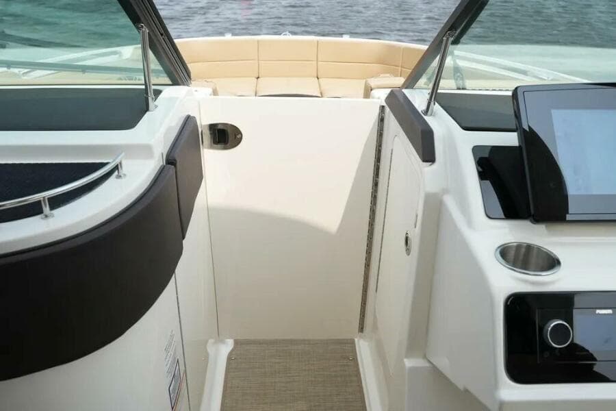 2023 Sea Ray SLX 310 Outboard