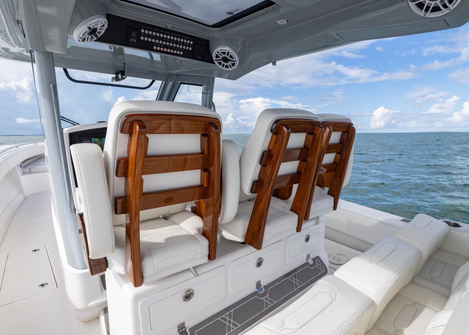 2024 BlackWater 43 Sportfish - Photo 31