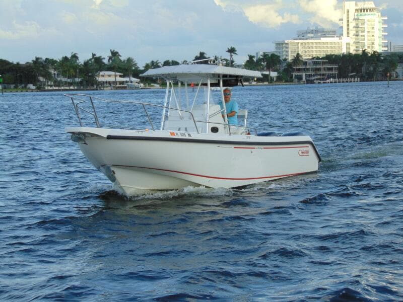 2001 Boston Whaler 26 Outrage