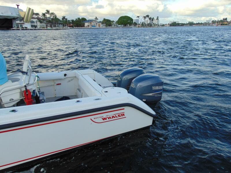 2001 Boston Whaler 26 Outrage
