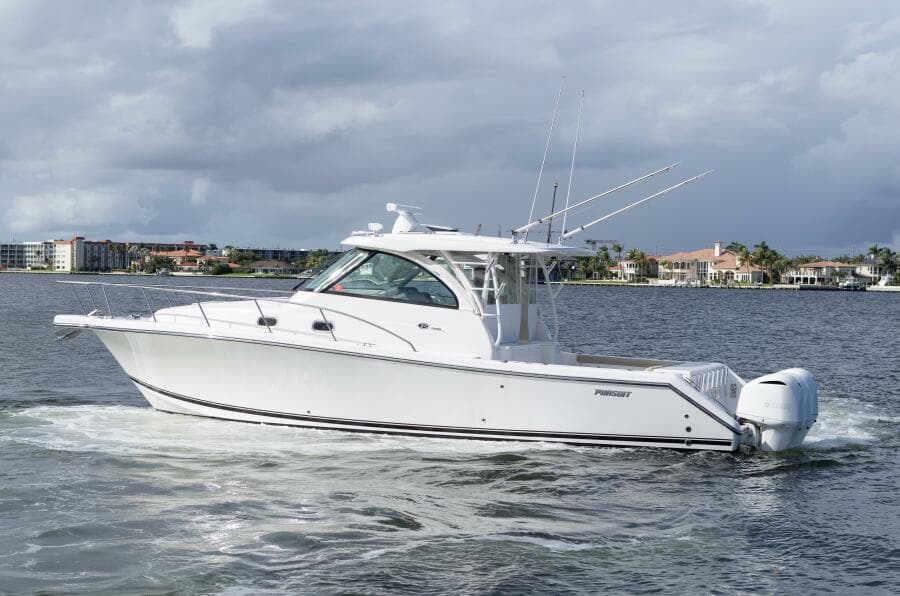 Pursuit 38 - TRACKER - Port Profile