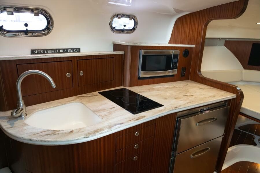 Pursuit 38 - TRACKER - Galley Counter