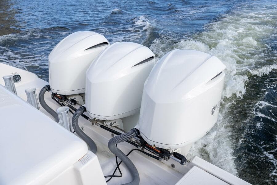 Pursuit 38 - TRACKER - Yamaha Engines
