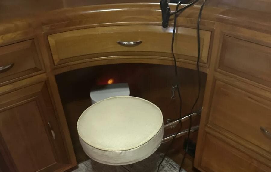 1988 Ocean Alexander 42 Aft Cabin