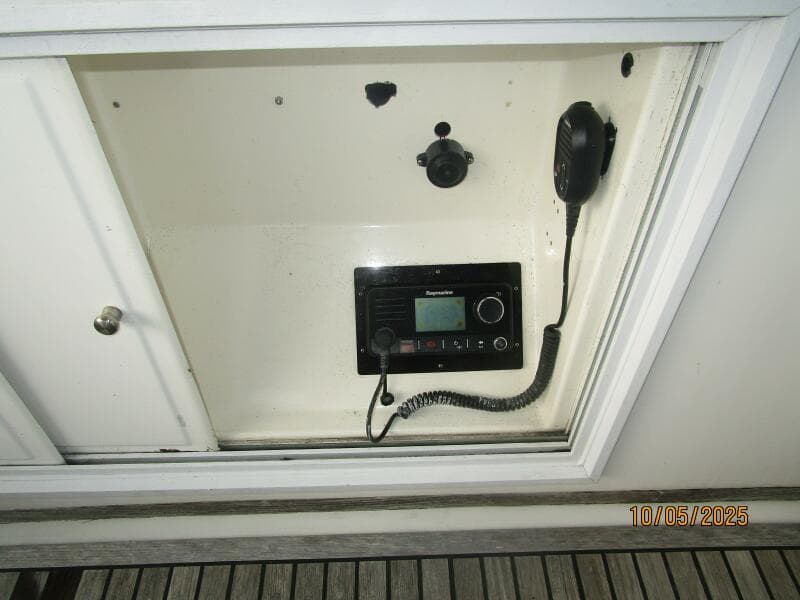 42' Grand Banks flybridge VHF