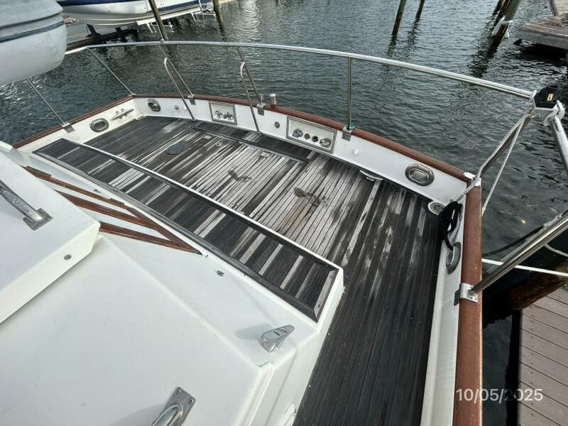 42' Grand Banks aftdeck1