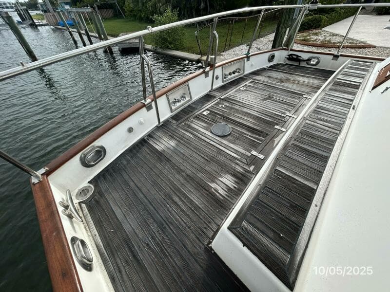 42' Grand Banks aftdeck2