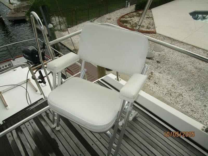 42' Grand Banks flybridge deck chair