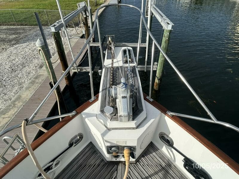 42' Grand Banks anchor windlass