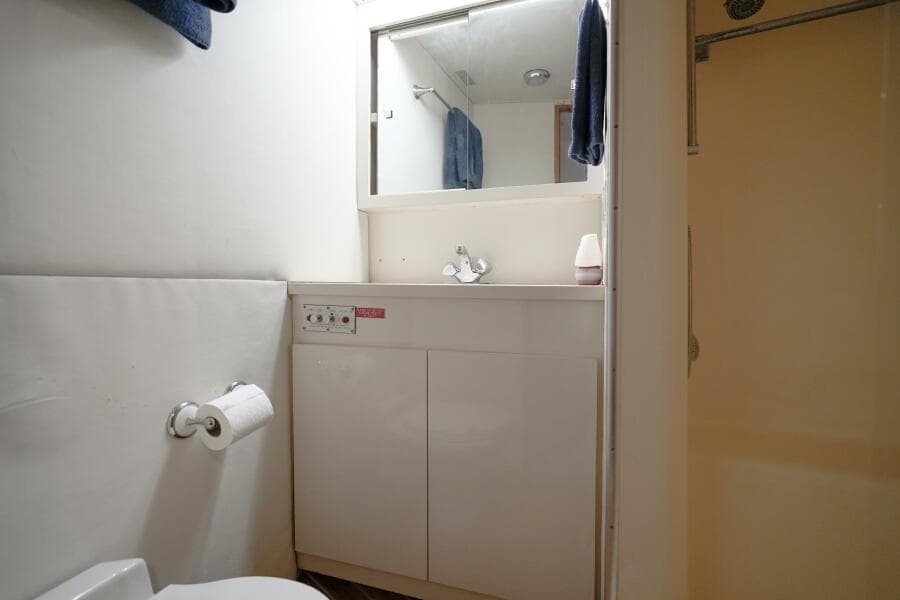 1994 Hatteras 46 Convertible- CHANGE ORDER- Guest Head