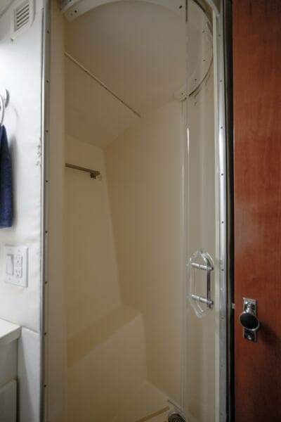 1994 Hatteras 46 Convertible- CHANGE ORDER- Guest Head