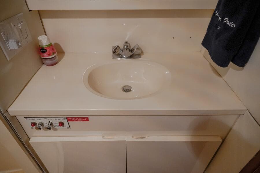 1994 Hatteras 46 Convertible- CHANGE ORDER- Master Head