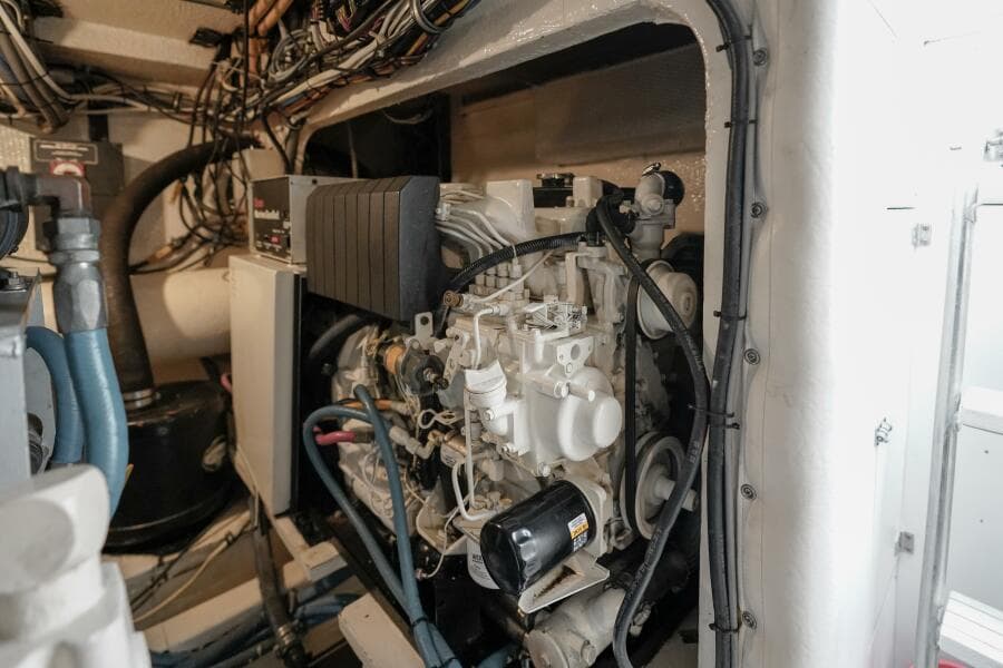 1994 Hatteras 46 Convertible- CHANGE ORDER- Engine Room