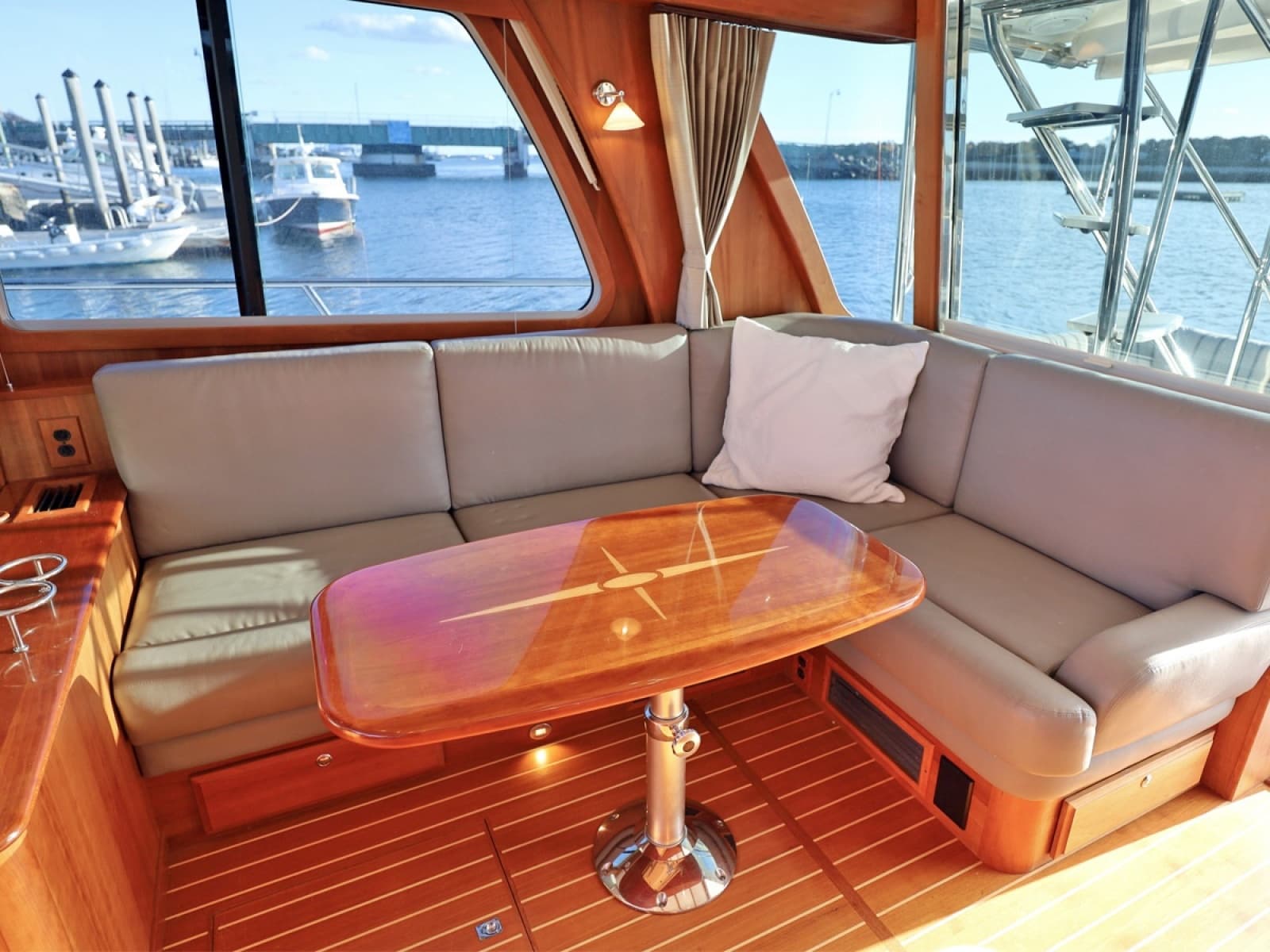 2018 Sabre 48 Flybridge Sedan - Photo 24