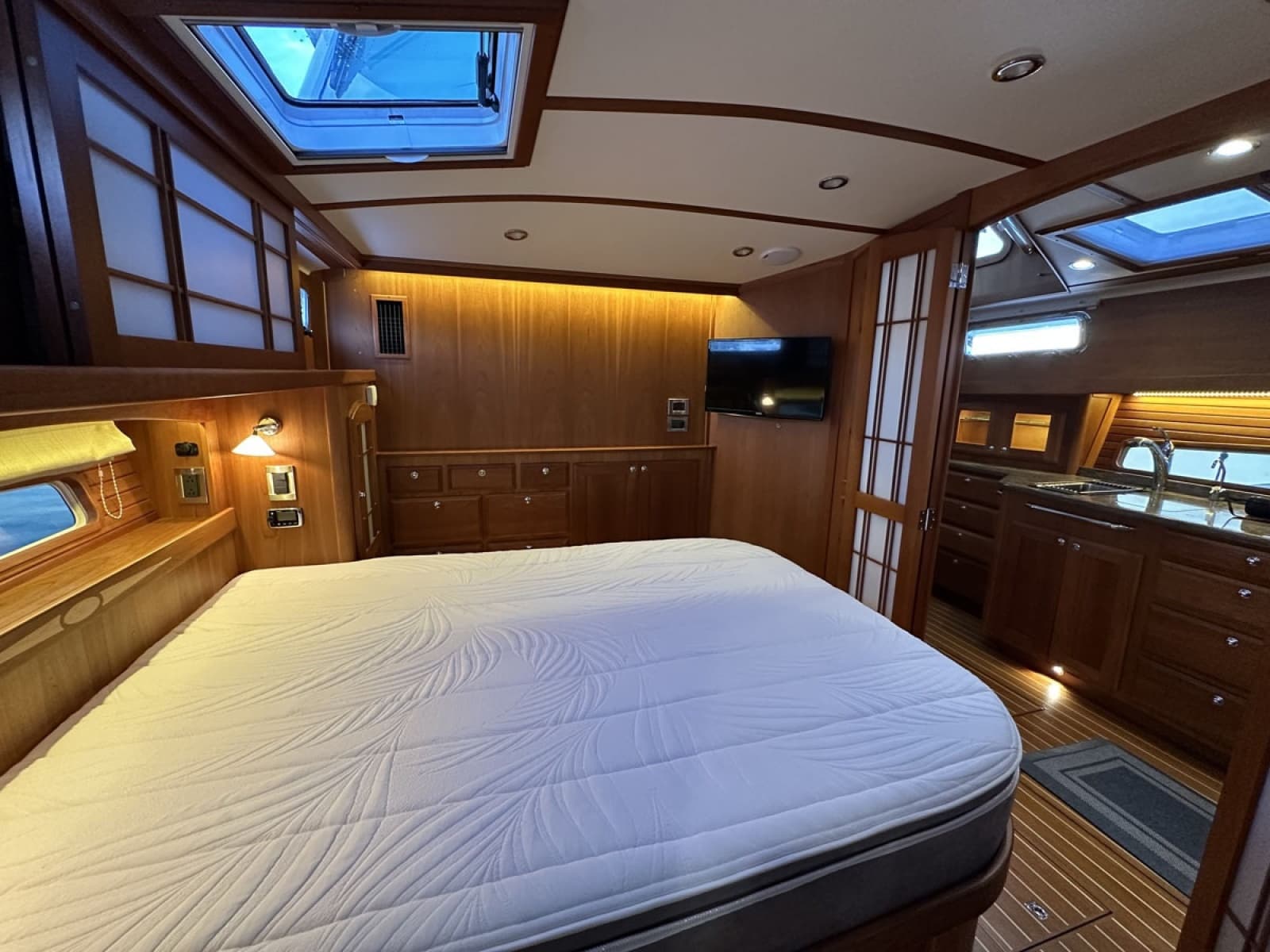 2018 Sabre 48 Flybridge Sedan - Photo 51