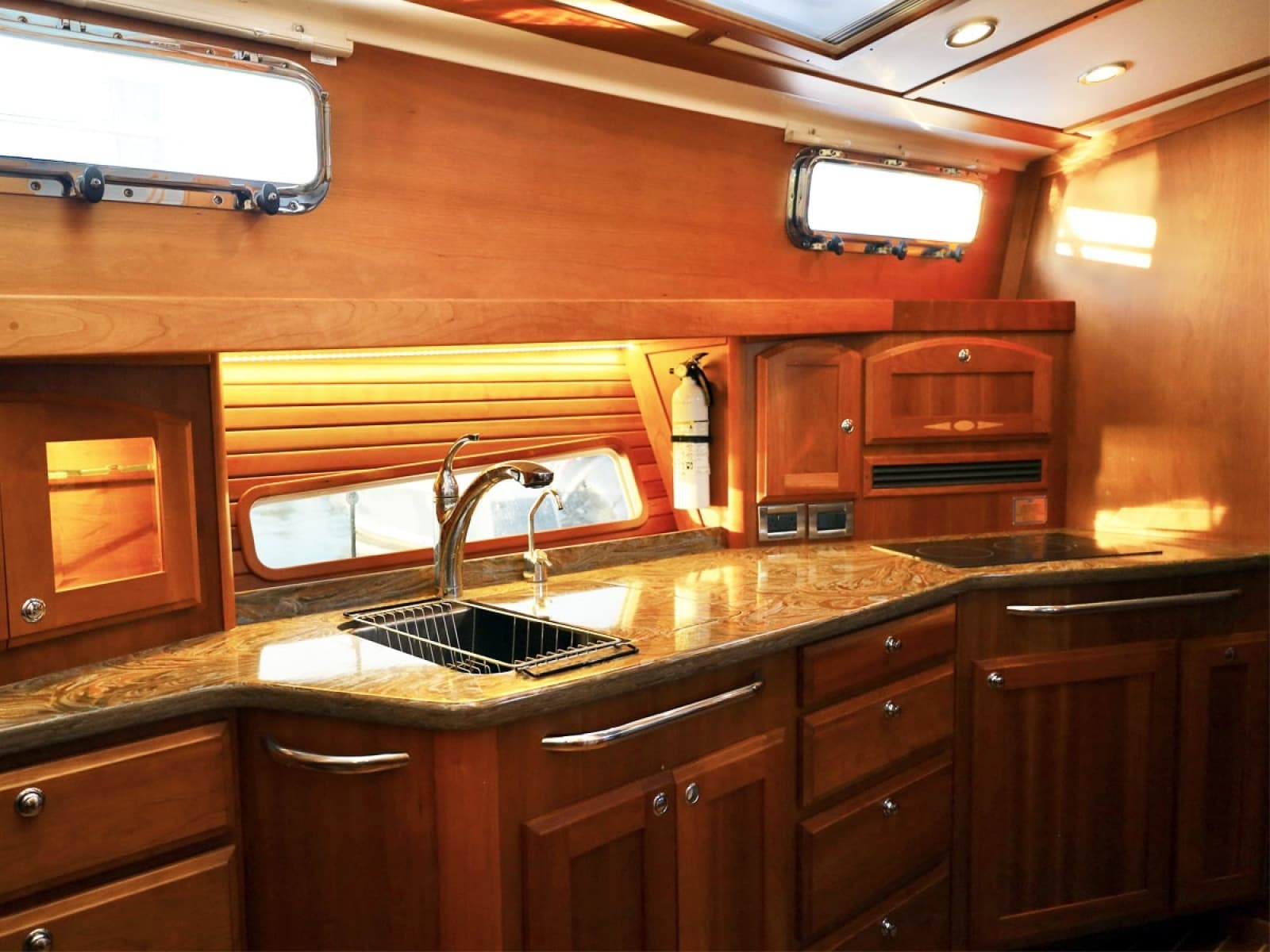 2018 Sabre 48 Flybridge Sedan - Photo 46