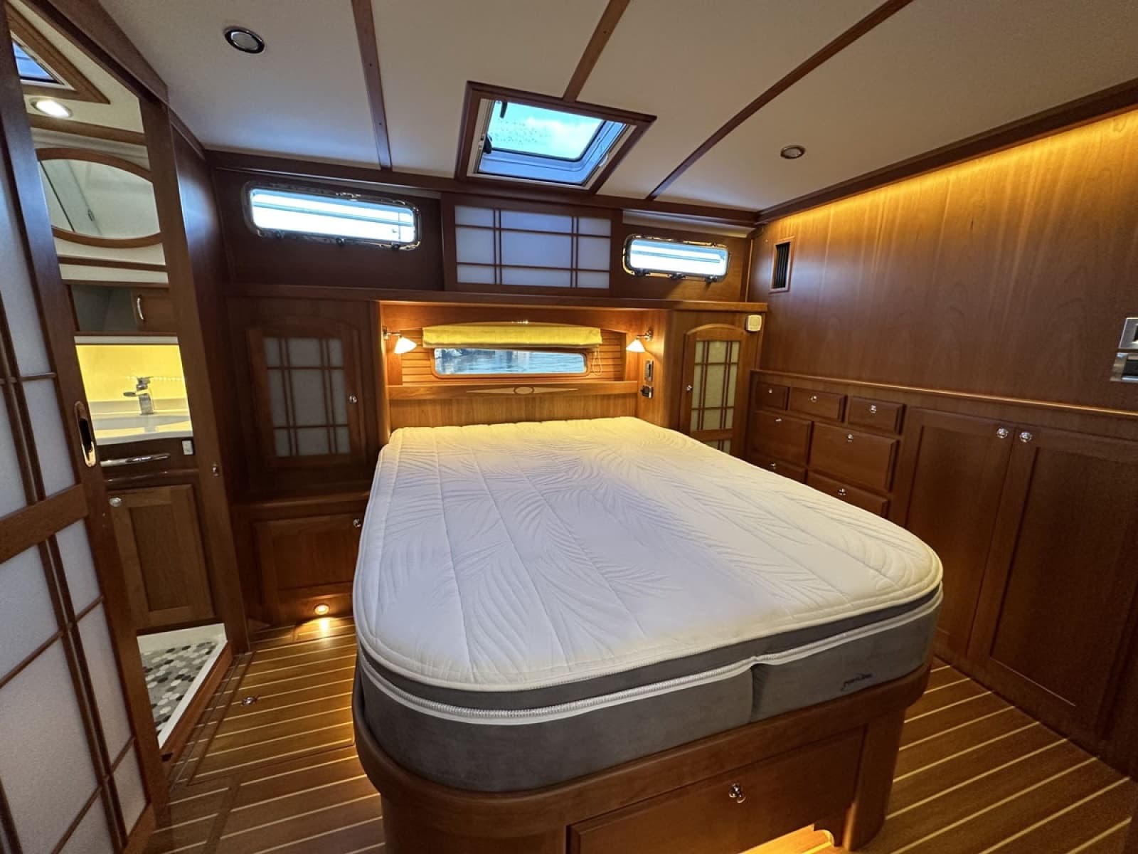 2018 Sabre 48 Flybridge Sedan - Photo 47