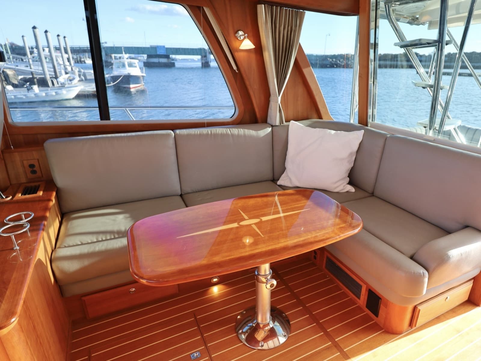 2018 Sabre 48 Flybridge Sedan - Photo 26