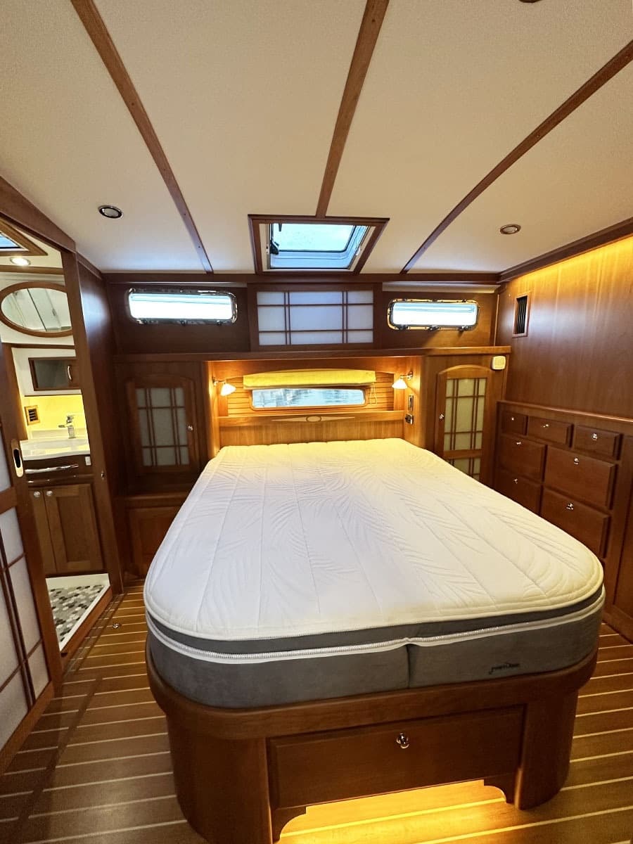 2018 Sabre 48 Flybridge Sedan - Photo 49