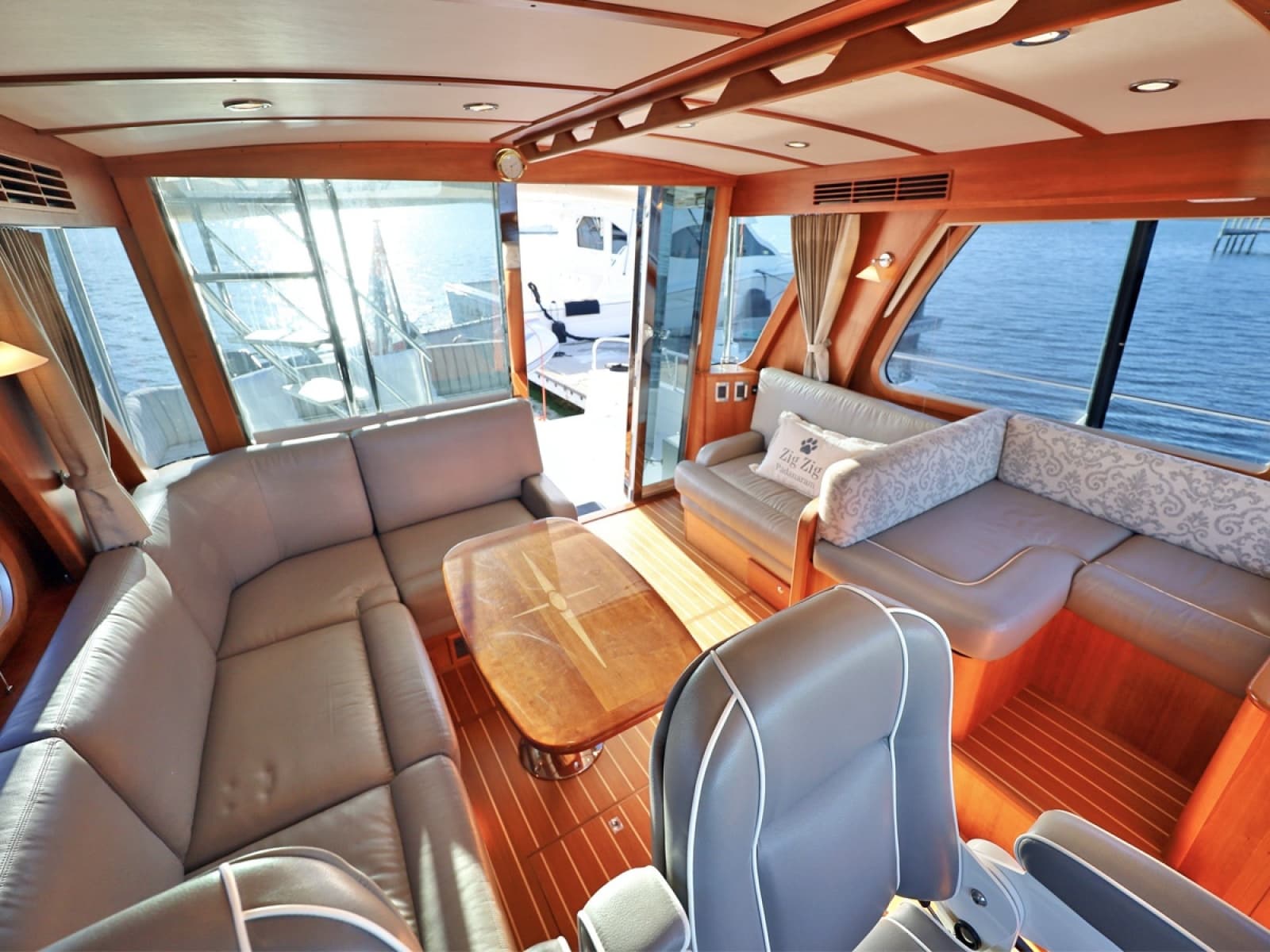 2018 Sabre 48 Flybridge Sedan - Photo 21