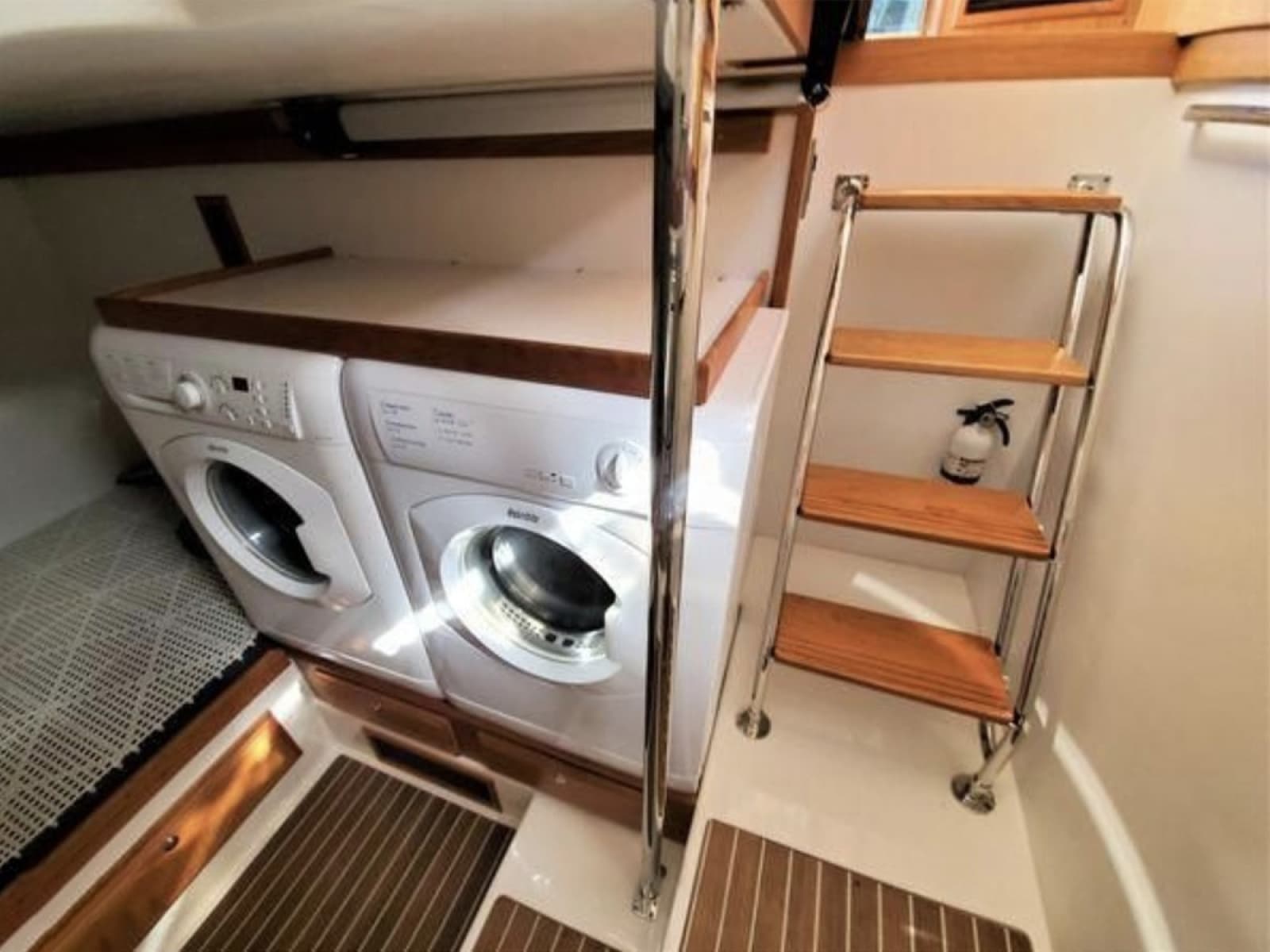 2018 Sabre 48 Flybridge Sedan - Photo 32