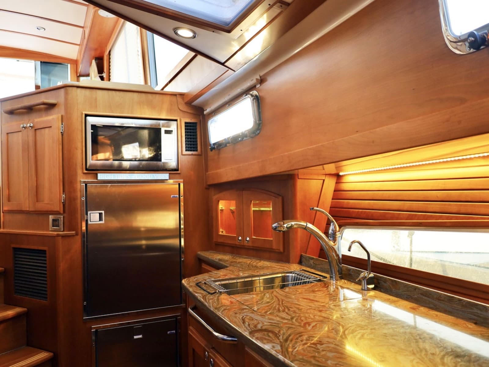 2018 Sabre 48 Flybridge Sedan - Photo 45