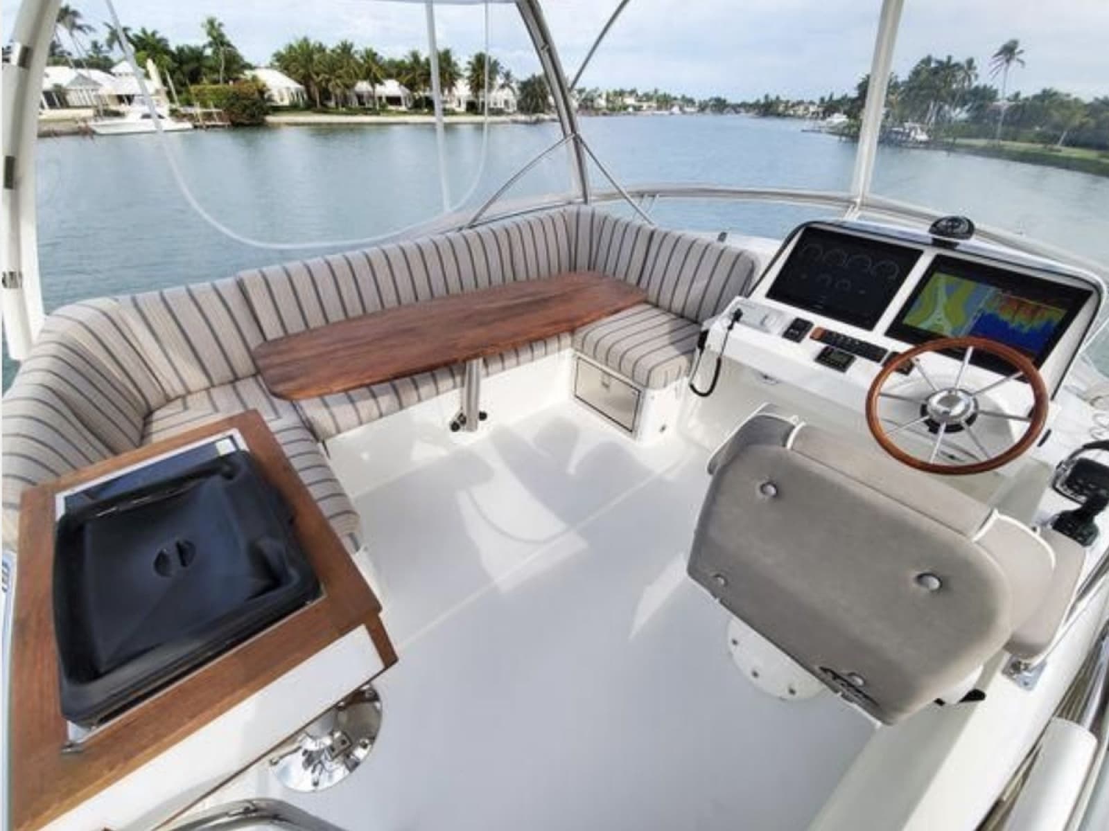 2018 Sabre 48 Flybridge Sedan - Photo 13
