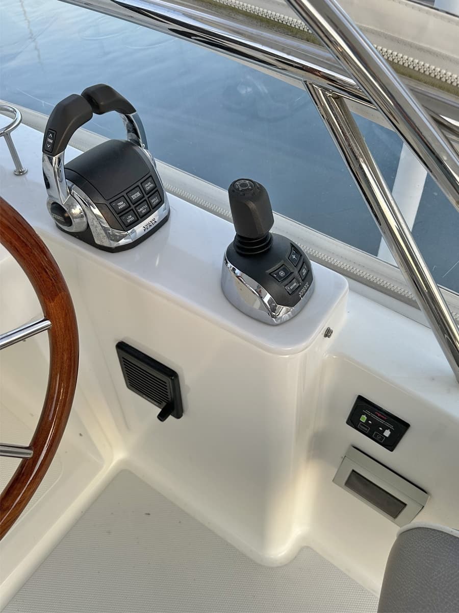 2018 Sabre 48 Flybridge Sedan - Photo 12