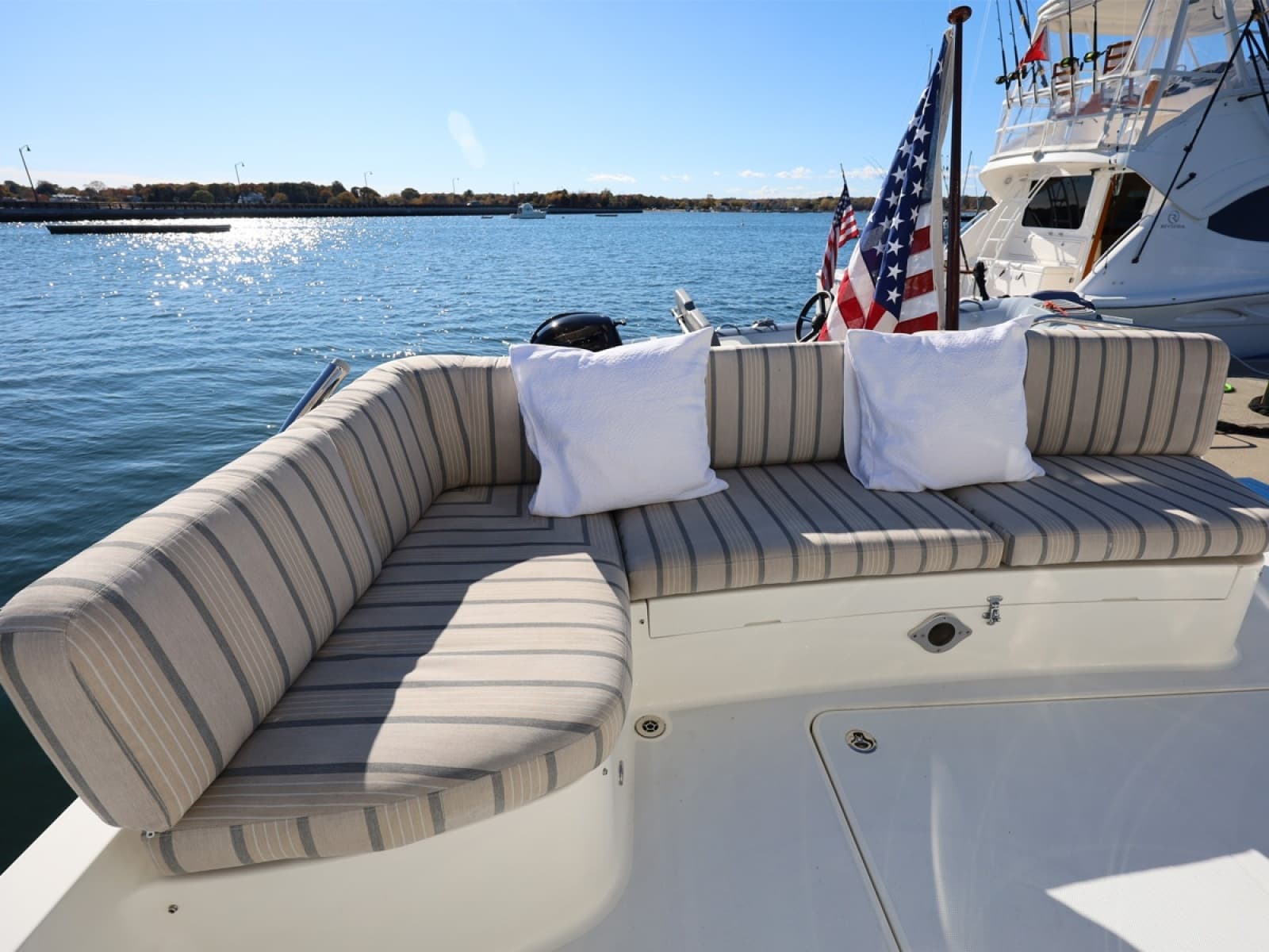 2018 Sabre 48 Flybridge Sedan - Photo 11