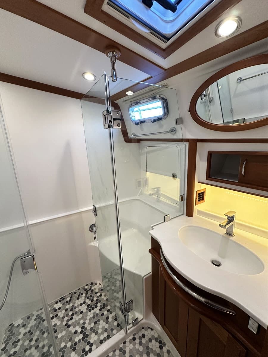 2018 Sabre 48 Flybridge Sedan - Photo 52