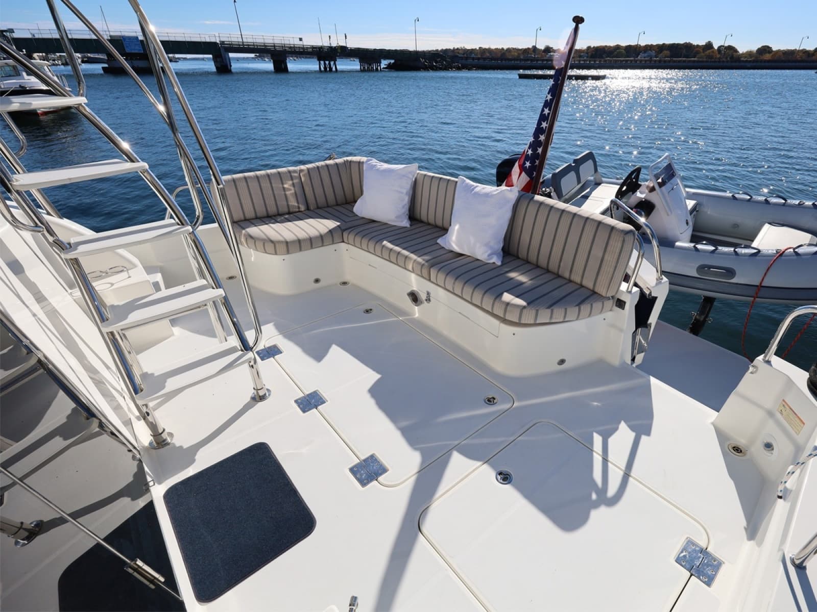 2018 Sabre 48 Flybridge Sedan - Photo 10