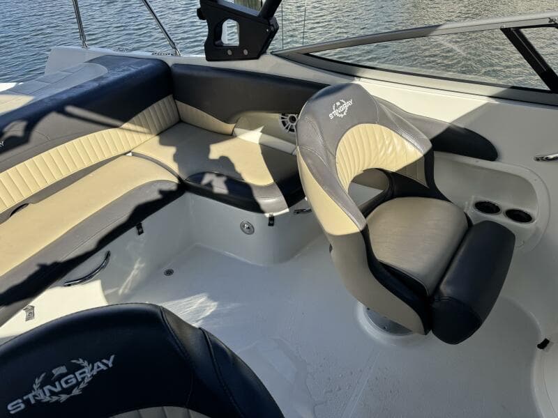 2019 Stingray 234LR