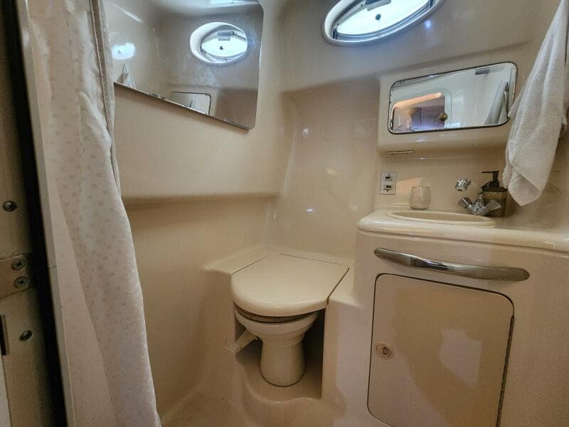 2000 Sea Ray 330 Express Cruiser