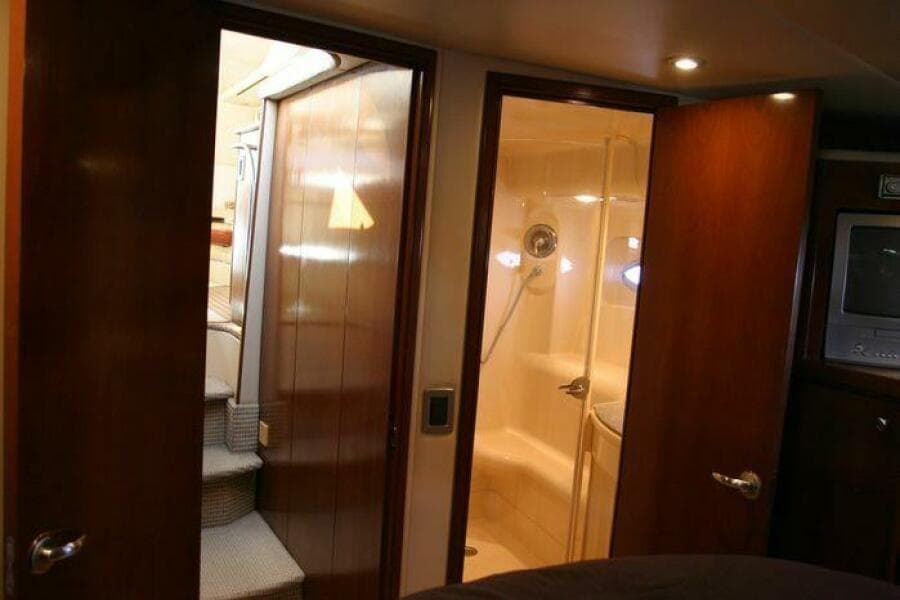 2005 Meridian 411 Sedan