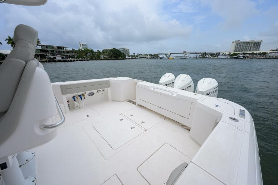 Intrepid 41 - Starboard Cockpit