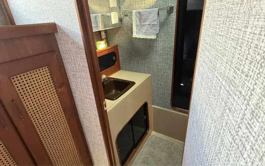 1983 Bayliner 3870 Motoryacht