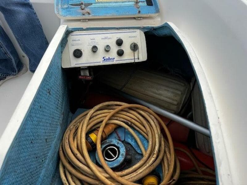 Aft cockpit center hatch