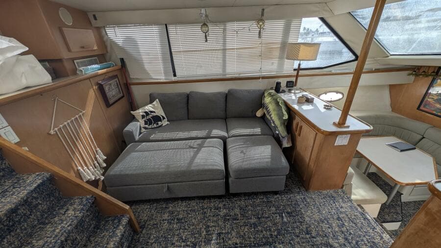 1994 Carver 370 AFT CABIN