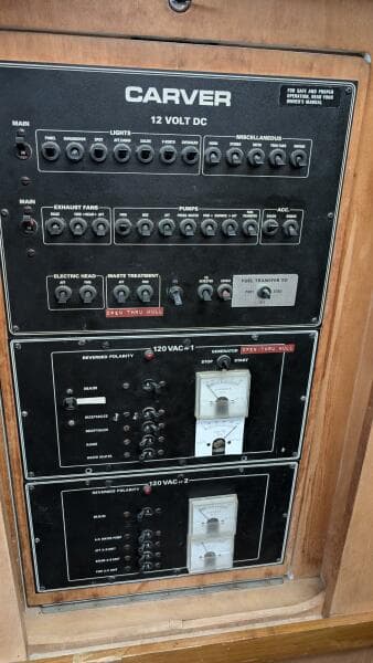 1994 Carver 370 AFT CABIN