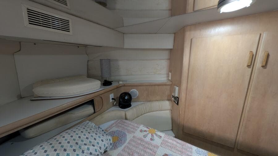 1994 Carver 370 AFT CABIN