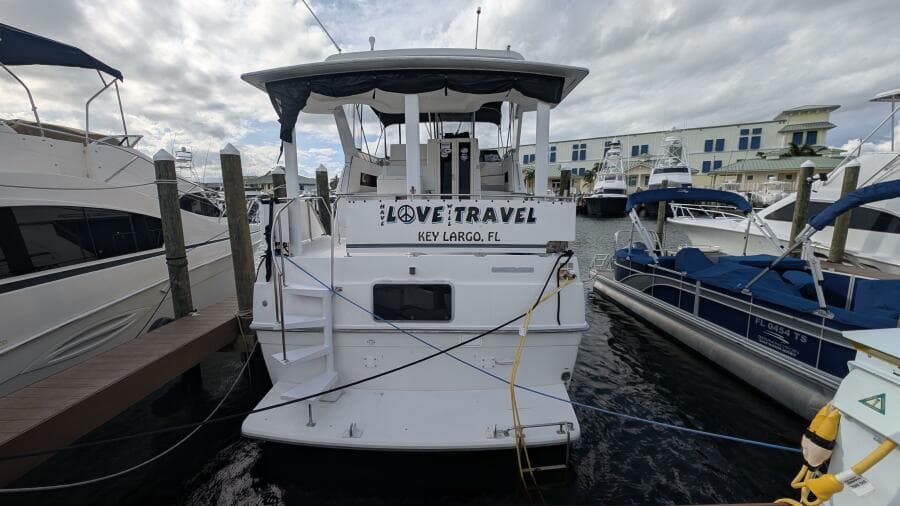 1994 Carver 370 AFT CABIN
