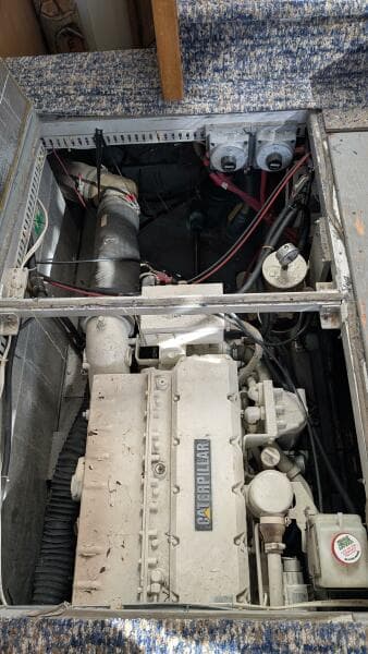 1994 Carver 370 AFT CABIN