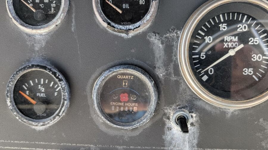 1994 Carver 370 AFT CABIN