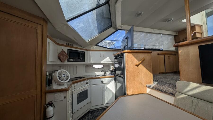 1994 Carver 370 AFT CABIN
