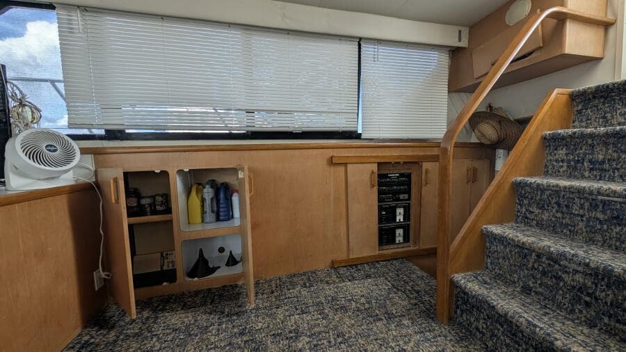 1994 Carver 370 AFT CABIN