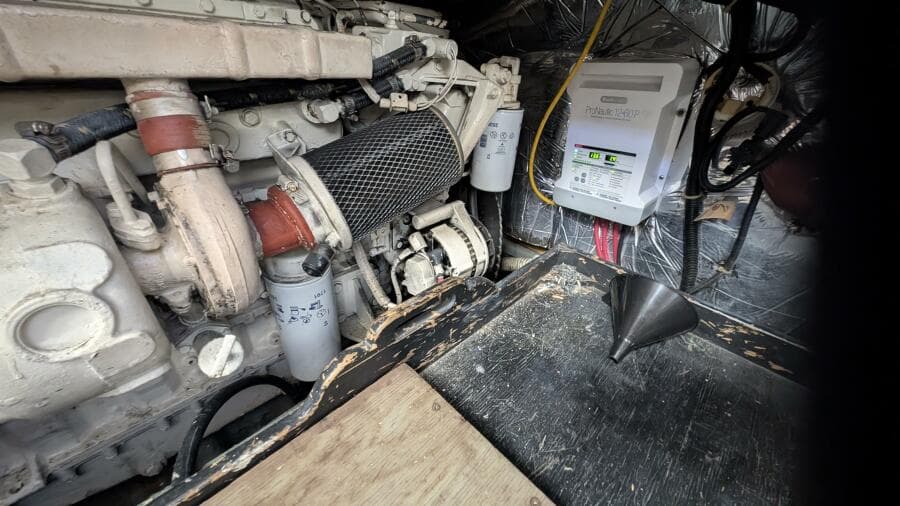 1994 Carver 370 AFT CABIN