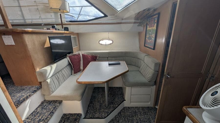 1994 Carver 370 AFT CABIN