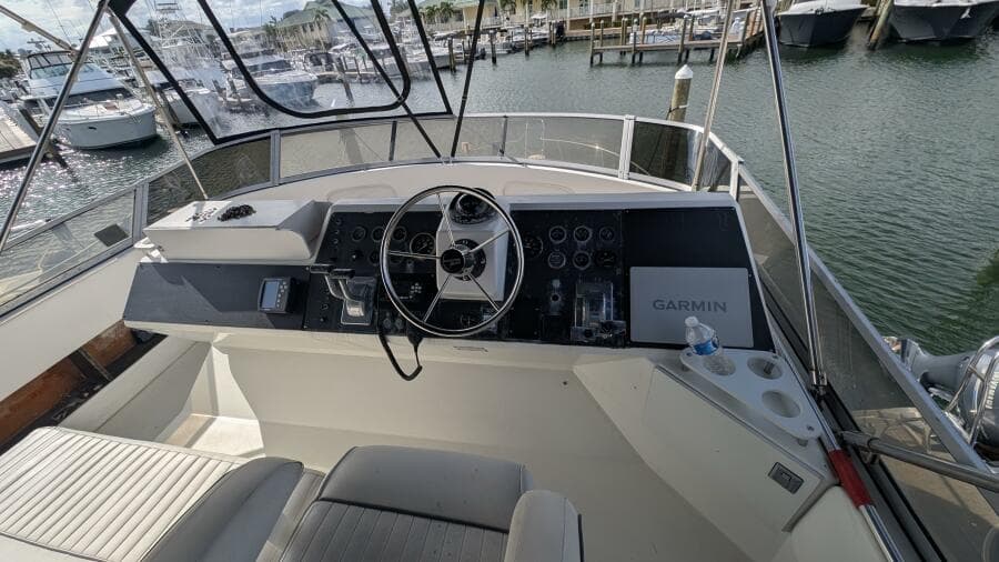 1994 Carver 370 AFT CABIN